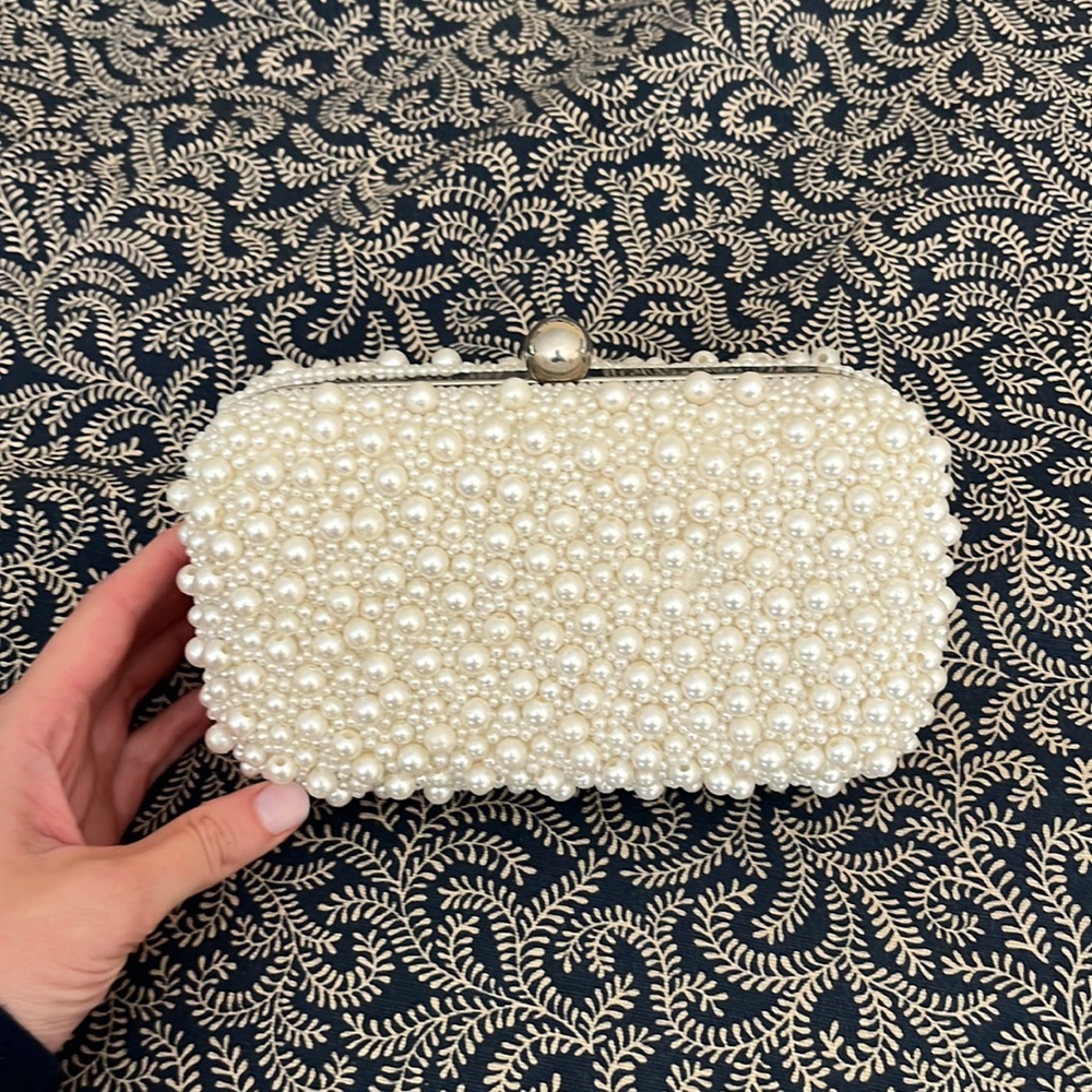 The Met White Pearl Clutch